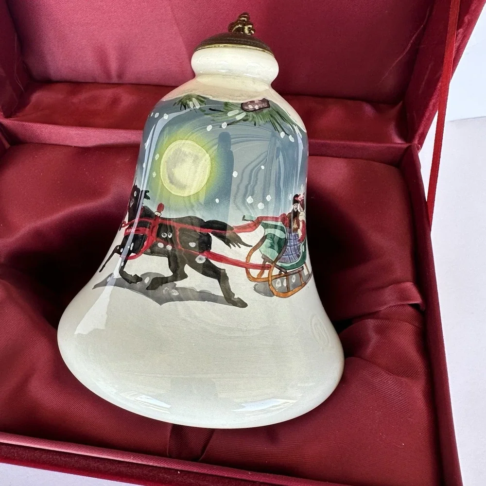 Ne'Qwa Art Glass Christmas Ornament Country Sleigh Bells W/Case W/Certificate